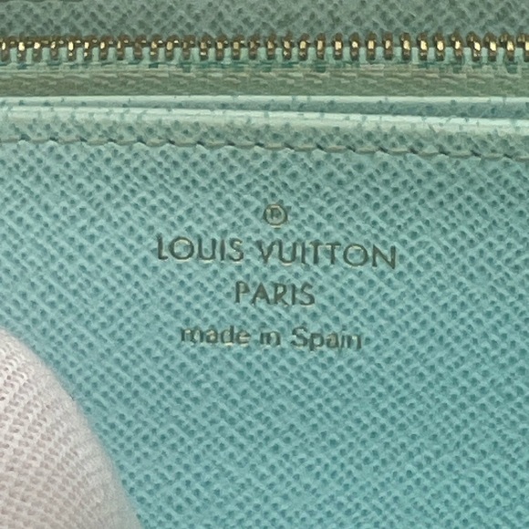 Louis Vuitton LV Rare “By the Pool” Large Zippy Wallet - with COA - Picture 3 of 16